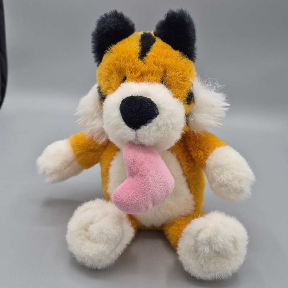 Target Gigglescape 10" Tiger with Heart Plush Toy Valentine's Day